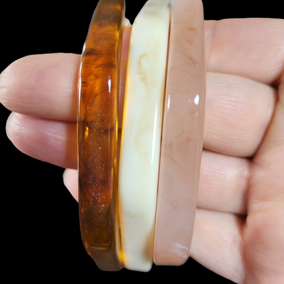 Acrylic Bangle Natural Color - Picture 4 of 5